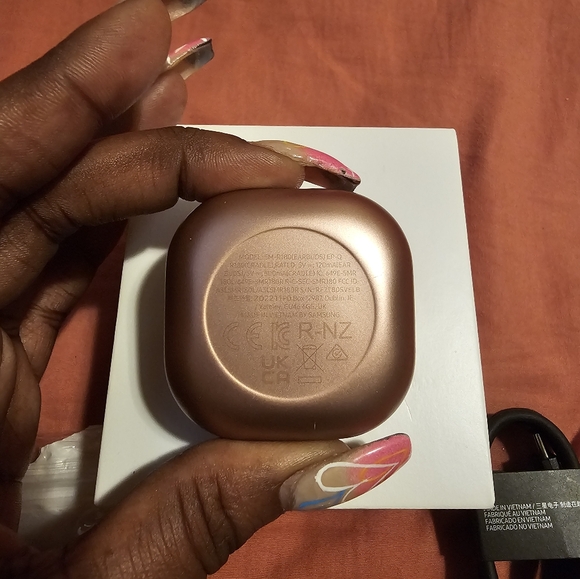 Samsung Galaxy Buds Live (Gold) - Picture 4 of 8